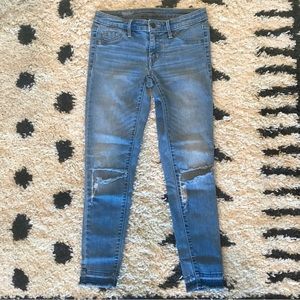 Destroyed Crop Jeans 💙